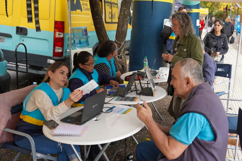 Trámites vecinales: suman puntos de gestión en Chacarita, Retiro, La Boca y otros barrio