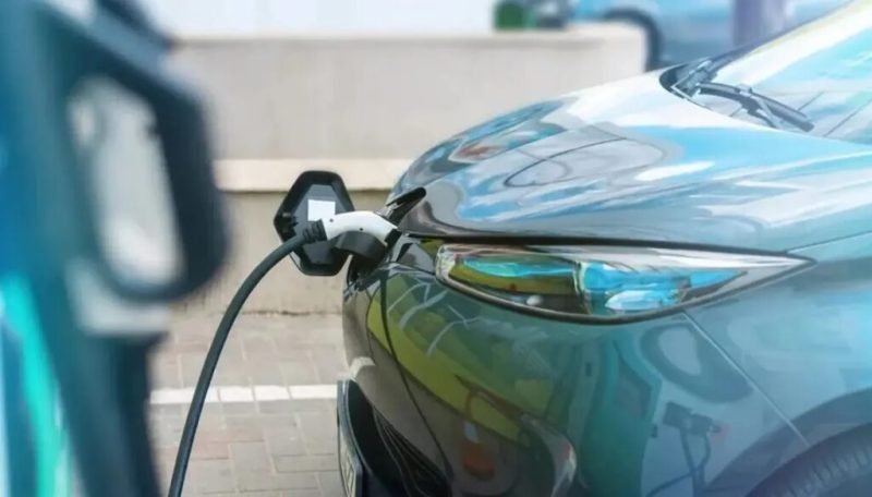 El Gobierno porteño lanzó un plan para sumar estaciones de carga para autos eléctricos